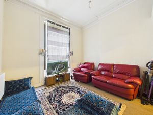 Flat 2- click for photo gallery